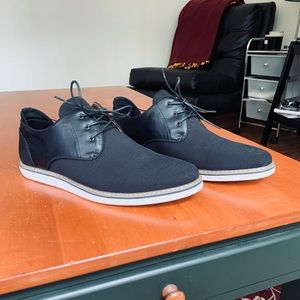 Seven91 men’s black oxfords, size 9